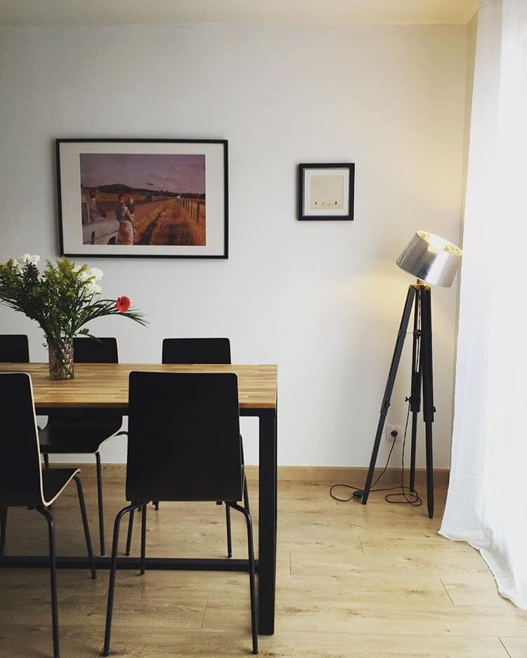 accrocher un tableau de décoration 